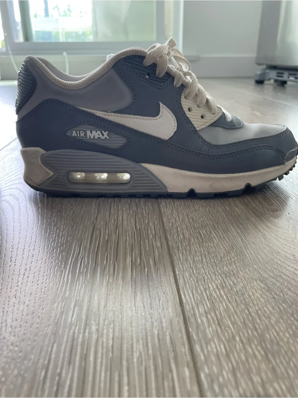 Nike Kids Air Max Low Top Sneakers in Grey and White - Picture 2 of 9